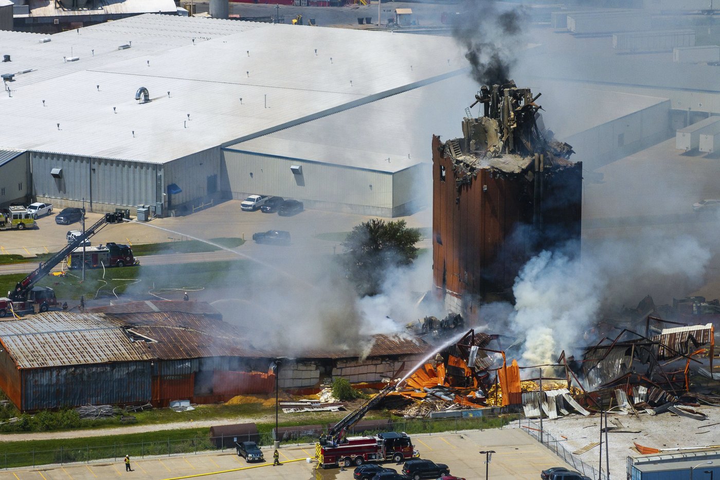 An explosion and fire at a Nebraska plant are preventing a search for 3 missing people | iNFOnews.ca An explosion and fire at a Nebraska plant are preventing a search for 3 missing people | iNFOnews.ca