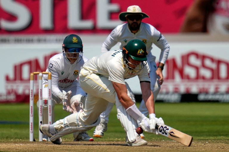 Australia builds lead against South Africa in first test, 174-4 at lunch on day four | iNFOnews.ca