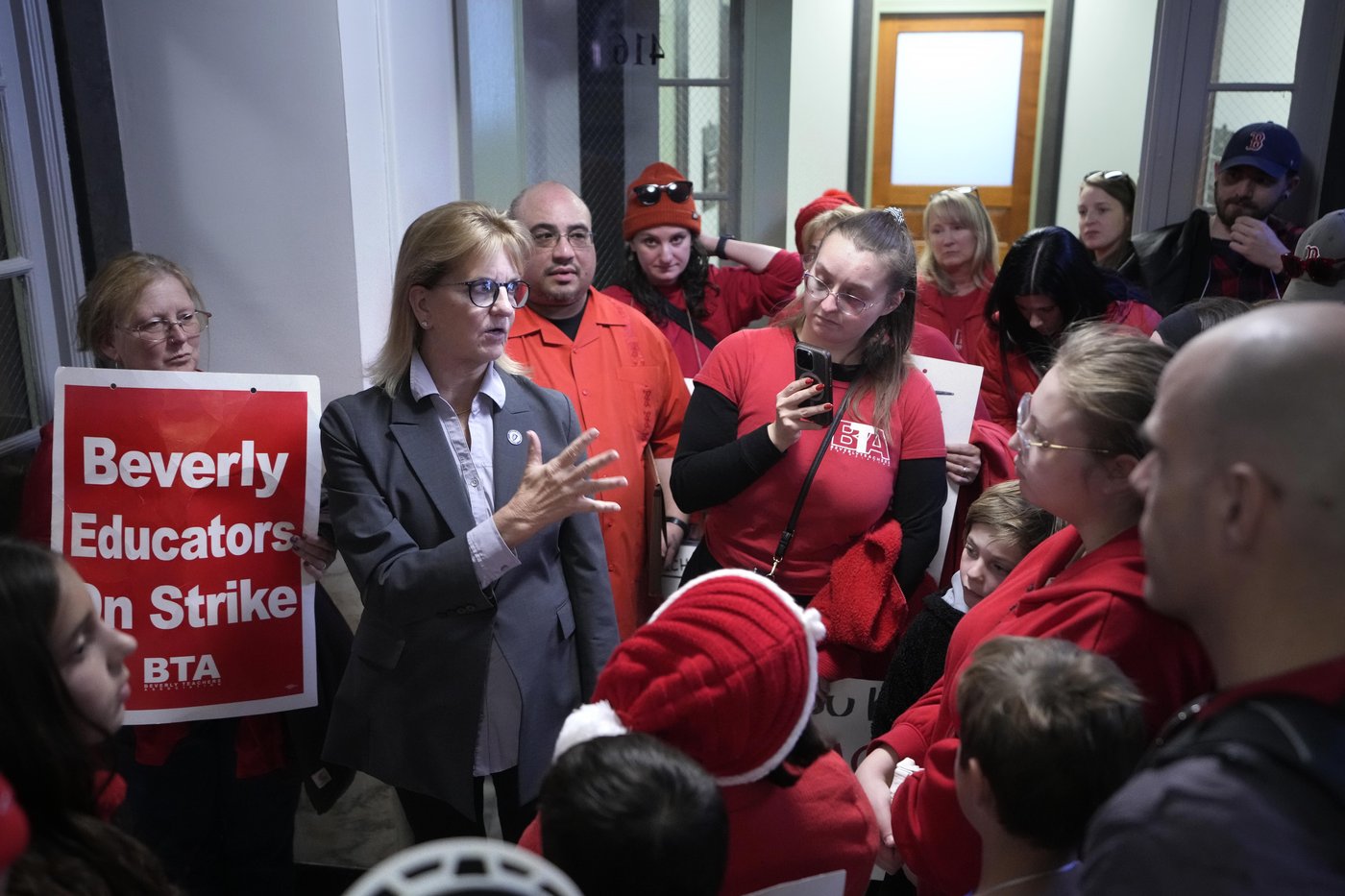 Striking Massachusetts teachers appeal to governor on Statehouse steps | iNFOnews.ca Striking Massachusetts teachers appeal to governor on Statehouse steps | iNFOnews.ca