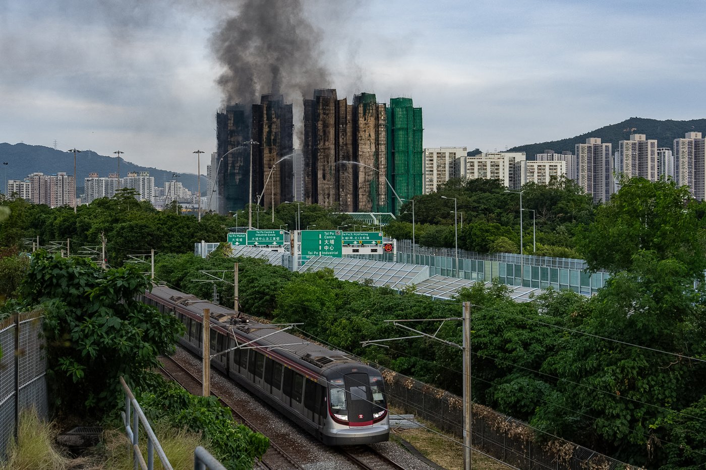 Fire that killed at least 44 burns in Hong Kong towers for a second day | iNFOnews.ca
