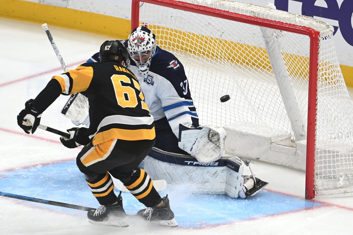Sidney Crosby and Rickard Rakell score in shootout to lead Penguins over Jets, 5-4 | iNFOnews.ca