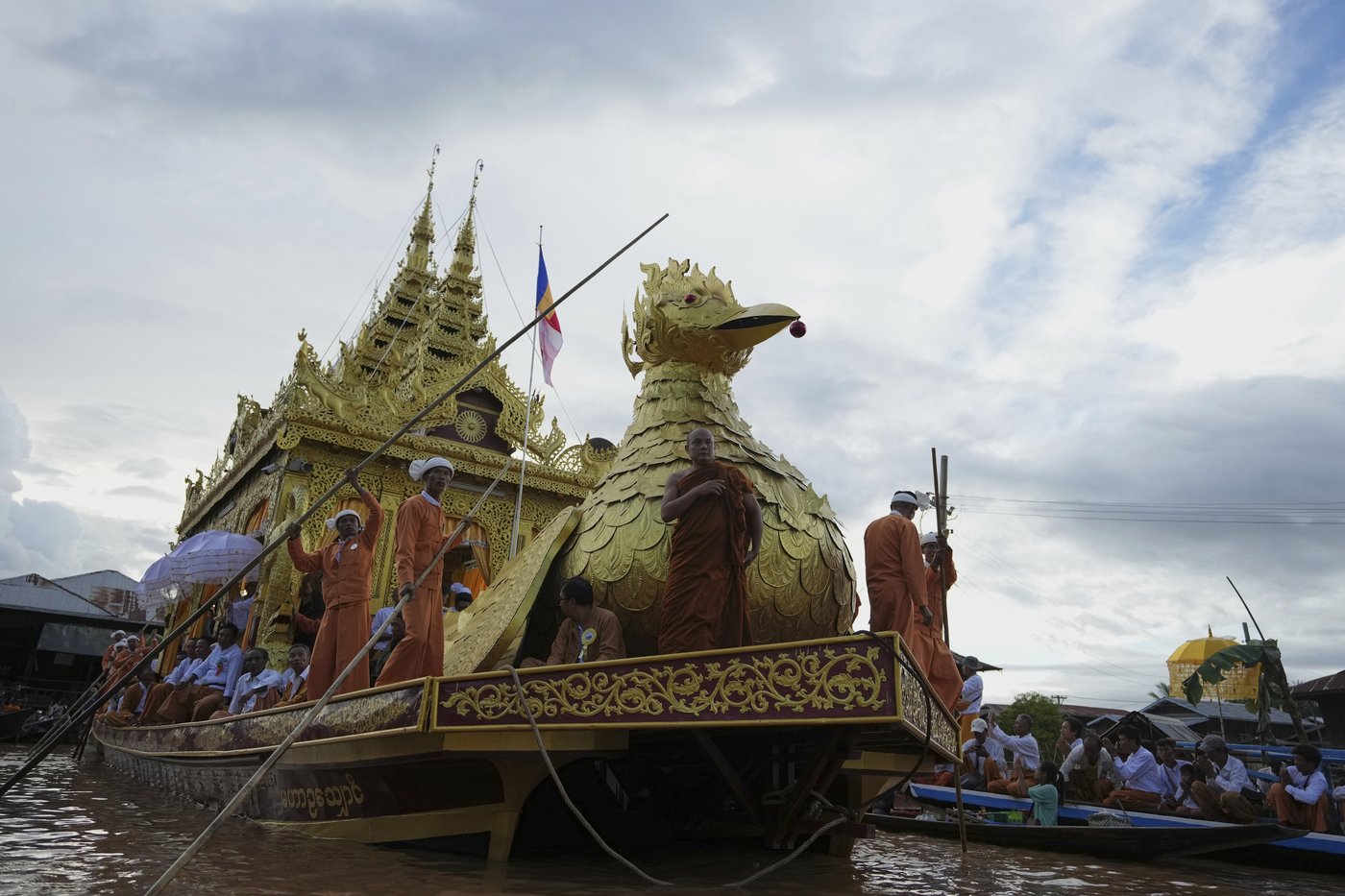 Spectacular lake festival in Myanmar shines despite political upheaval and natural disasters | iNFOnews.ca Spectacular lake festival in Myanmar shines despite political upheaval and natural disasters | iNFOnews.ca