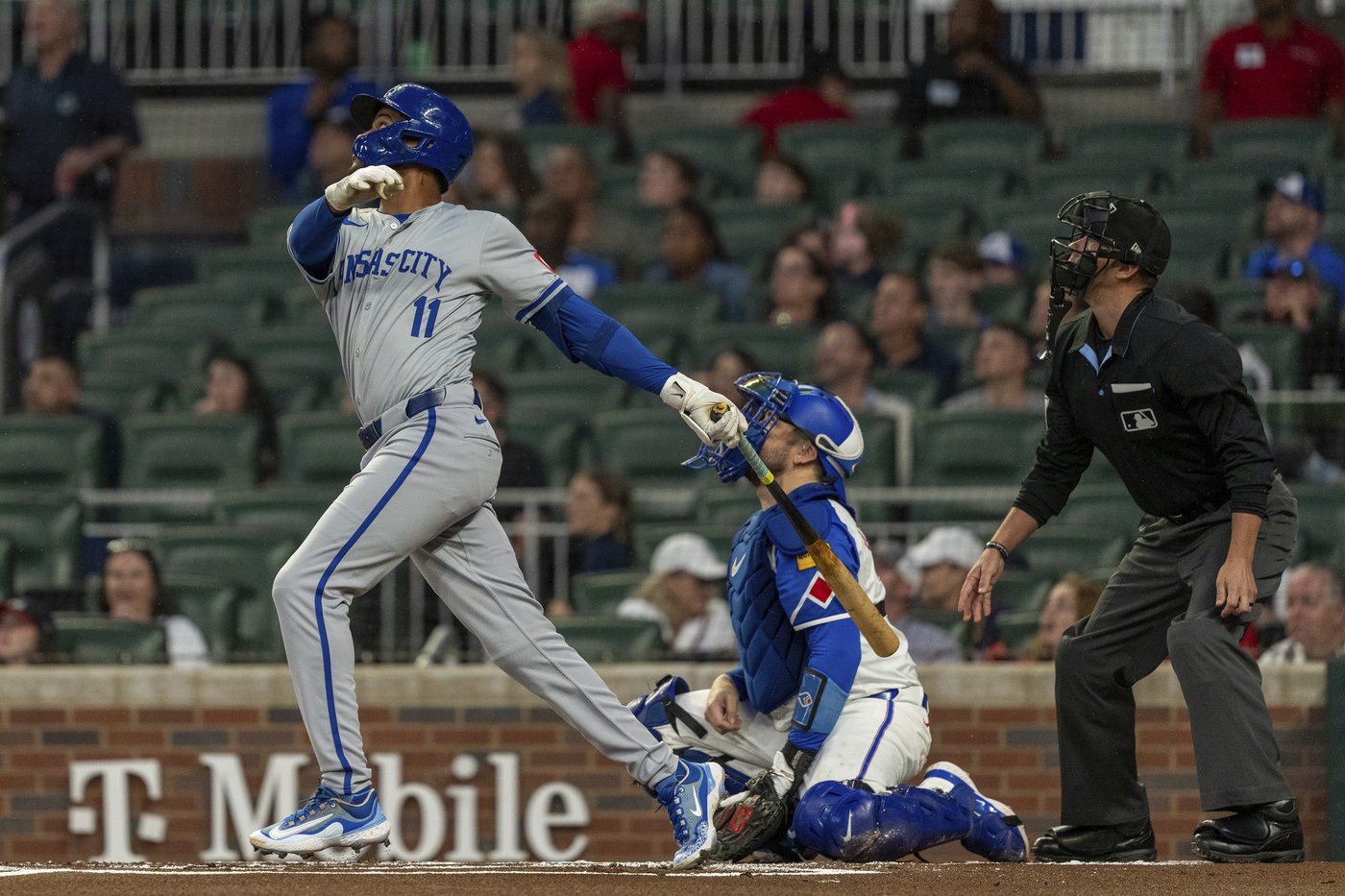D'Arnaud hits a walk-off homer as Braves keep up their playoff push with a 2-1 win over Royals | iNFOnews.ca D'Arnaud hits a walk-off homer as Braves keep up their playoff push with a 2-1 win over Royals | iNFOnews.ca