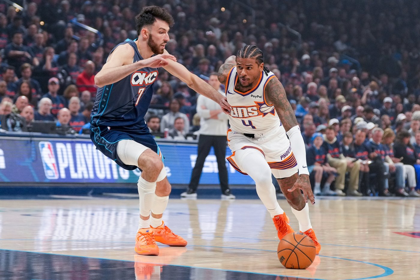 Gilgeous-Alexander scores 37 as the Thunder beat the Suns to go up 2-0 in their 1st-round series | iNFOnews.ca
