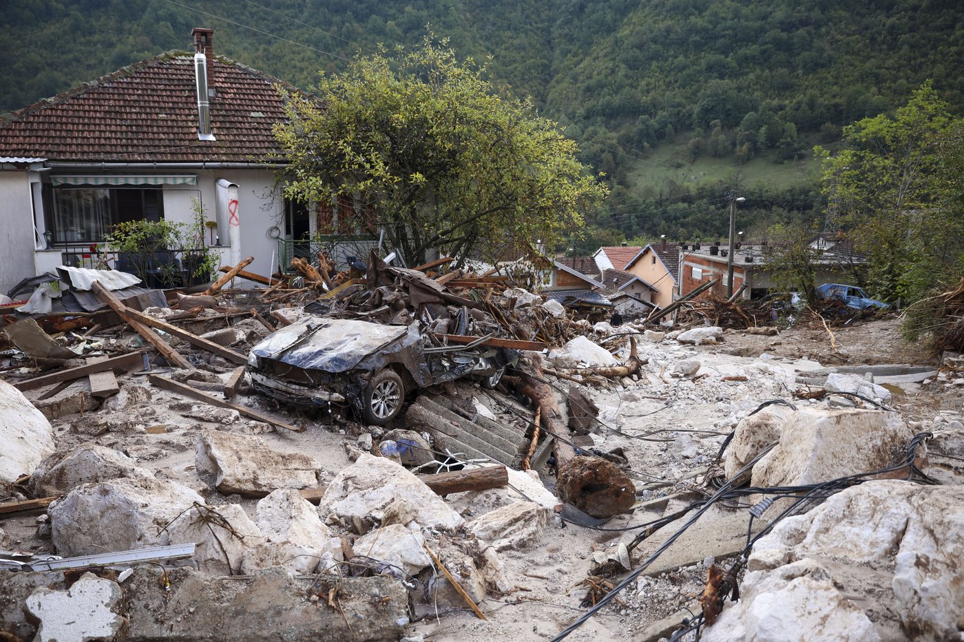 Rescue teams search for missing after floods, landslides kill at least 16 in Bosnia | iNFOnews.ca