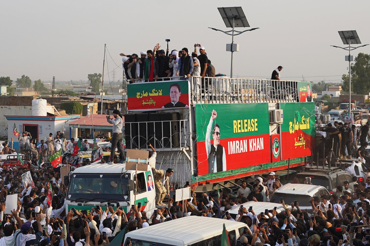 Imran Khan supporters march in Pakistan to demand his release after talks failed | iNFOnews.ca Imran Khan supporters march in Pakistan to demand his release after talks failed | iNFOnews.ca