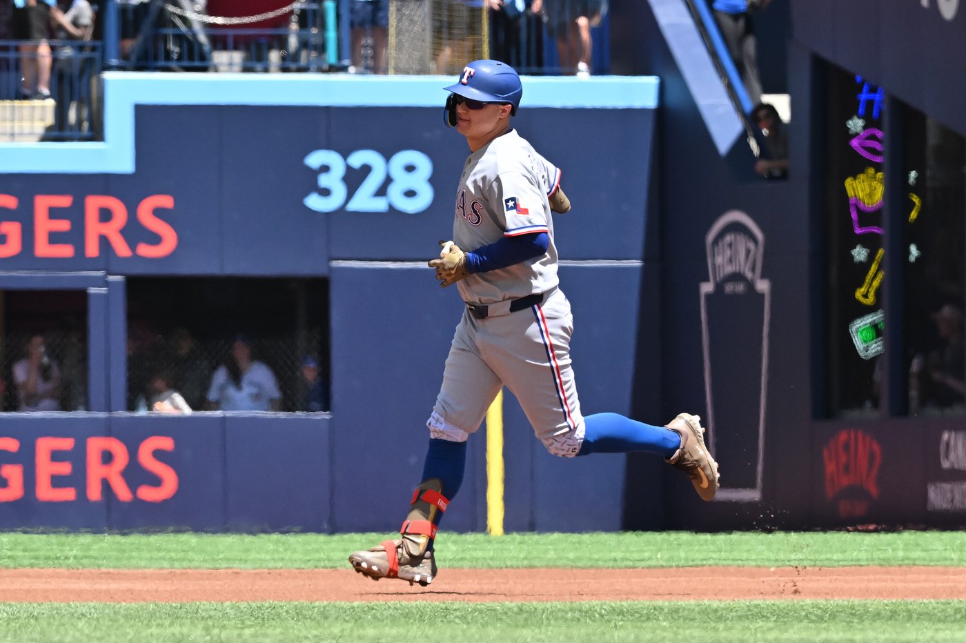 Blue Jays falter late in sixth straight loss as Rangers earn four-game sweep | iNFOnews.ca