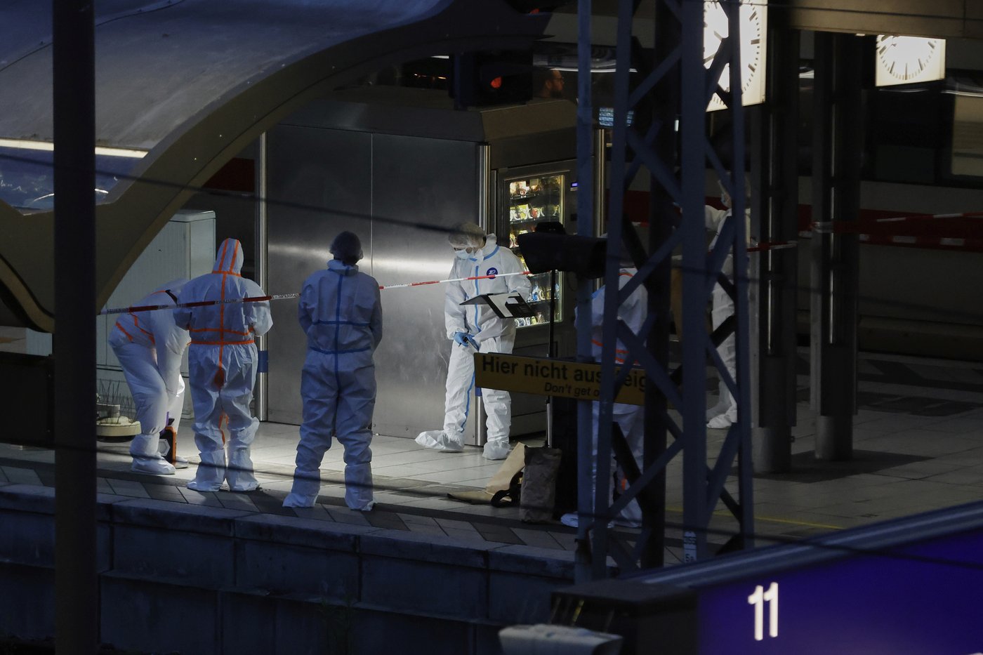 A stabbing at Hamburg's central train station causes multiple injuries. A woman is arrested | iNFOnews.ca