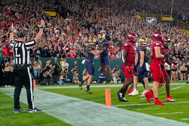 Notre Dame's Flanigan continues family tradition by delivering at Lambeau | iNFOnews.ca