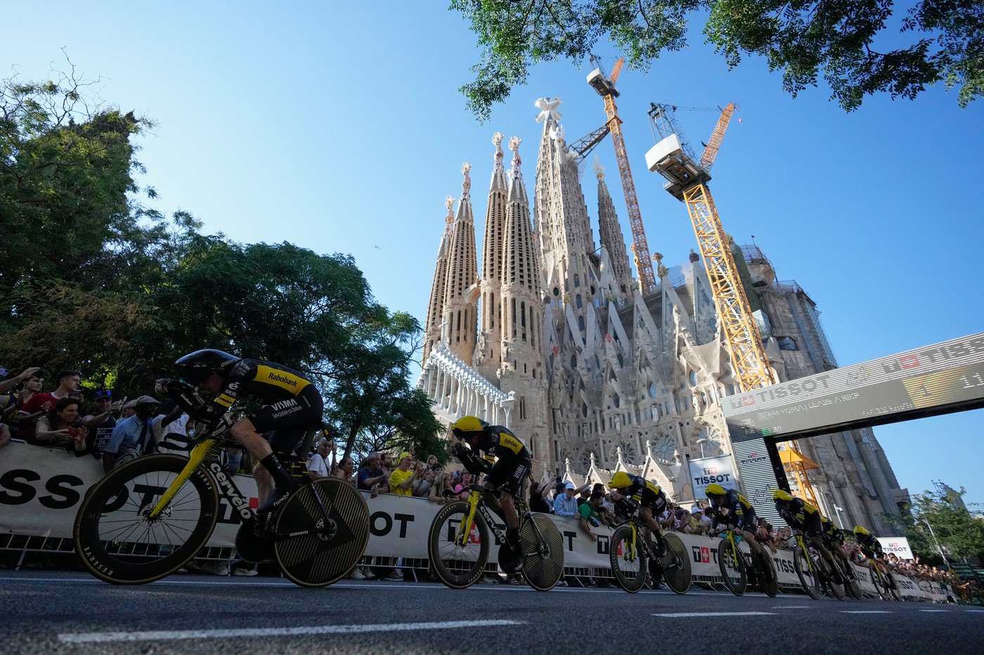 Pogačar starts quest for 5th Tour de France title but Vingegaard takes early edge in Barcelona | iNFOnews.ca
