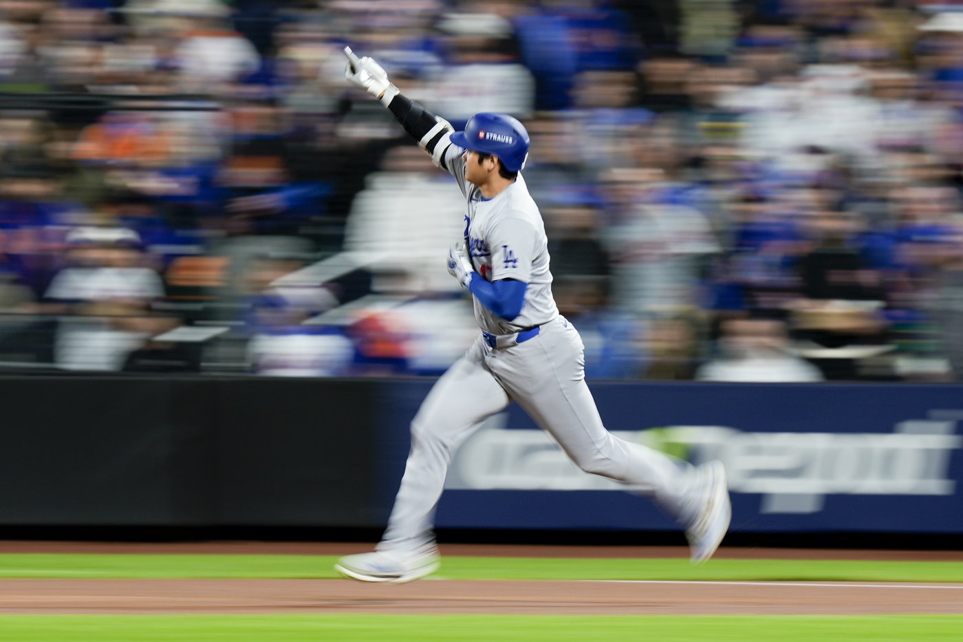 Shohei Ohtani homers to lead off NLCS Game 4 for Dodgers against Mets | iNFOnews.ca Shohei Ohtani homers to lead off NLCS Game 4 for Dodgers against Mets | iNFOnews.ca