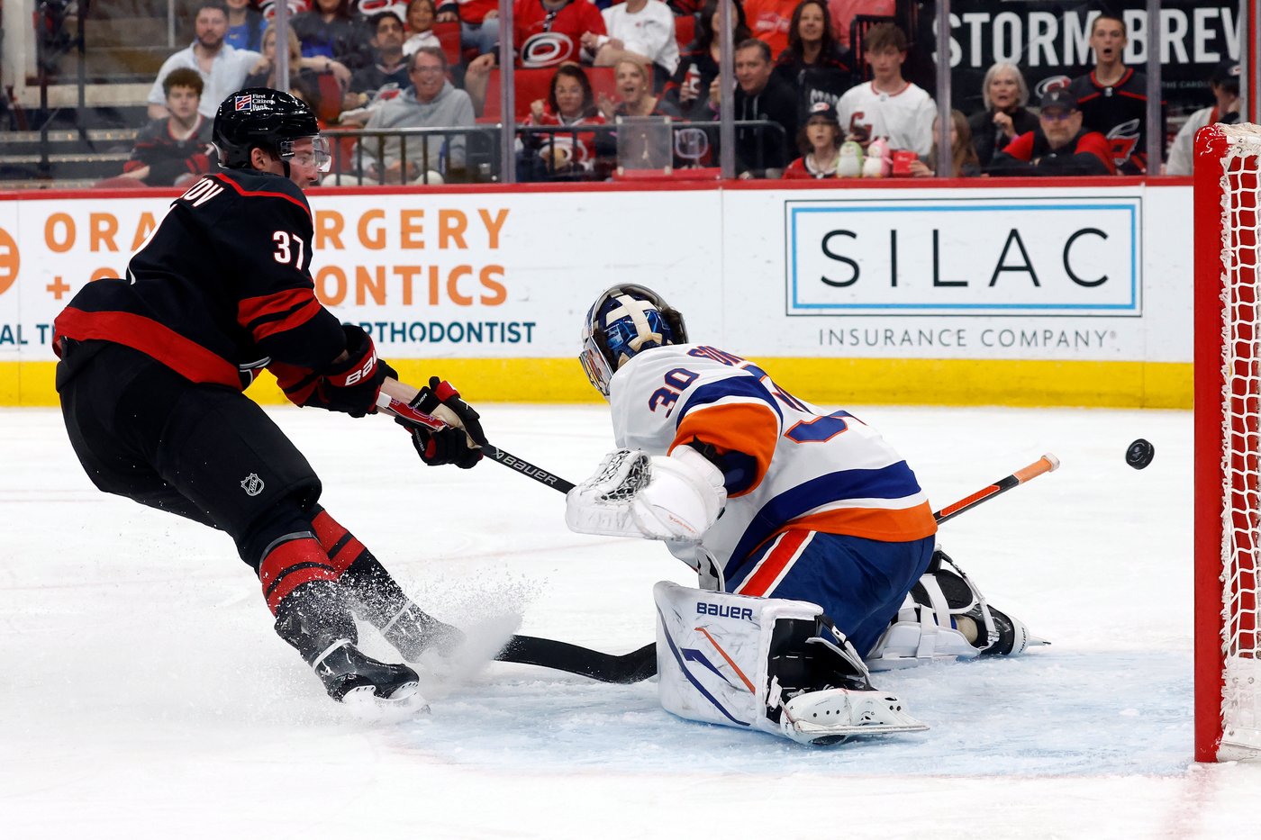 Jarvis scores twice to help the Hurricanes beat the Islanders 4-3 | iNFOnews.ca Jarvis scores twice to help the Hurricanes beat the Islanders 4-3 | iNFOnews.ca