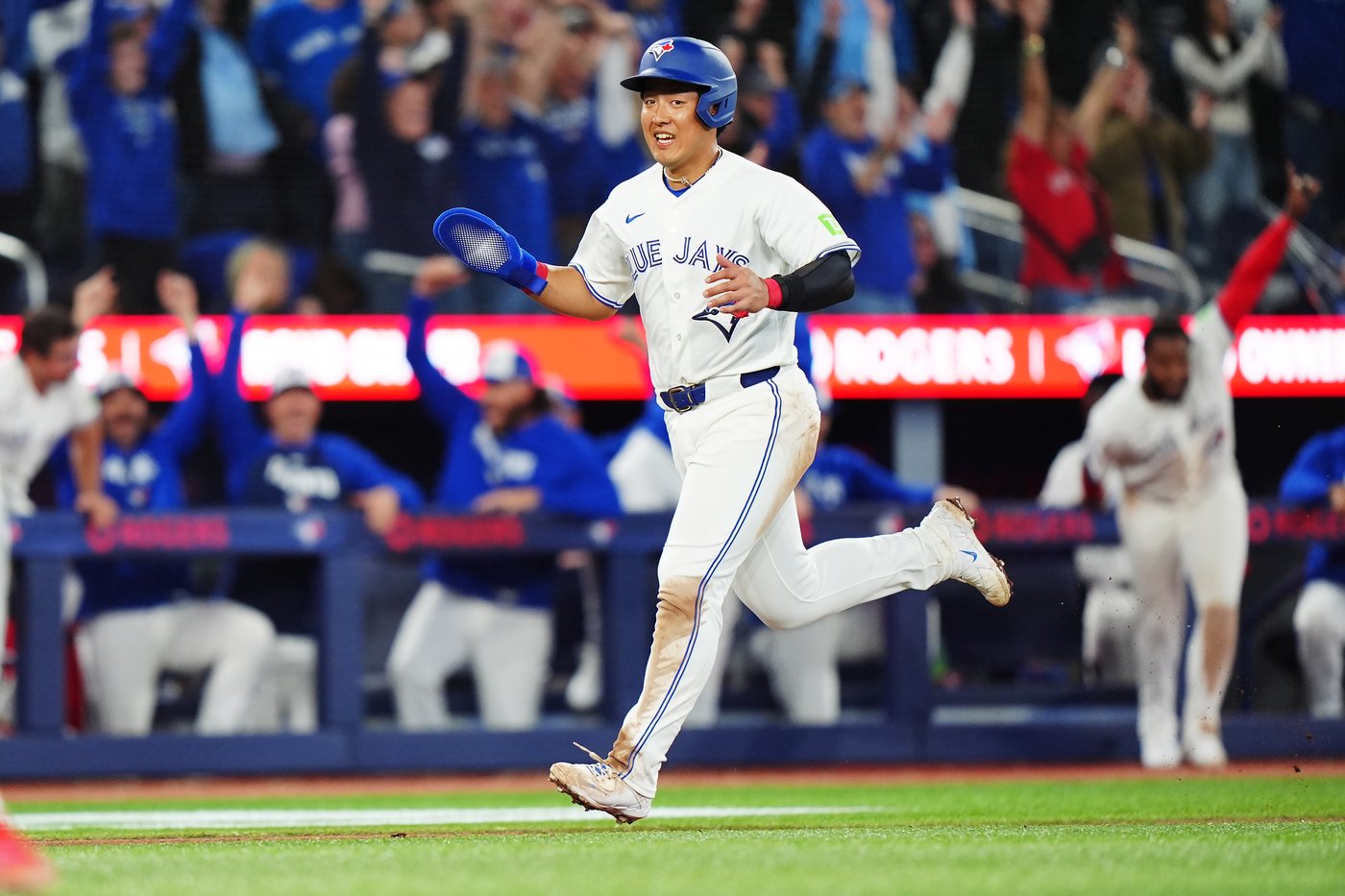Gausman fans 11, Gimenez drives in Okamoto to give Jays a walkoff 3-2 win over A's | iNFOnews.ca Gausman fans 11, Gimenez drives in Okamoto to give Jays a walkoff 3-2 win over A's | iNFOnews.ca