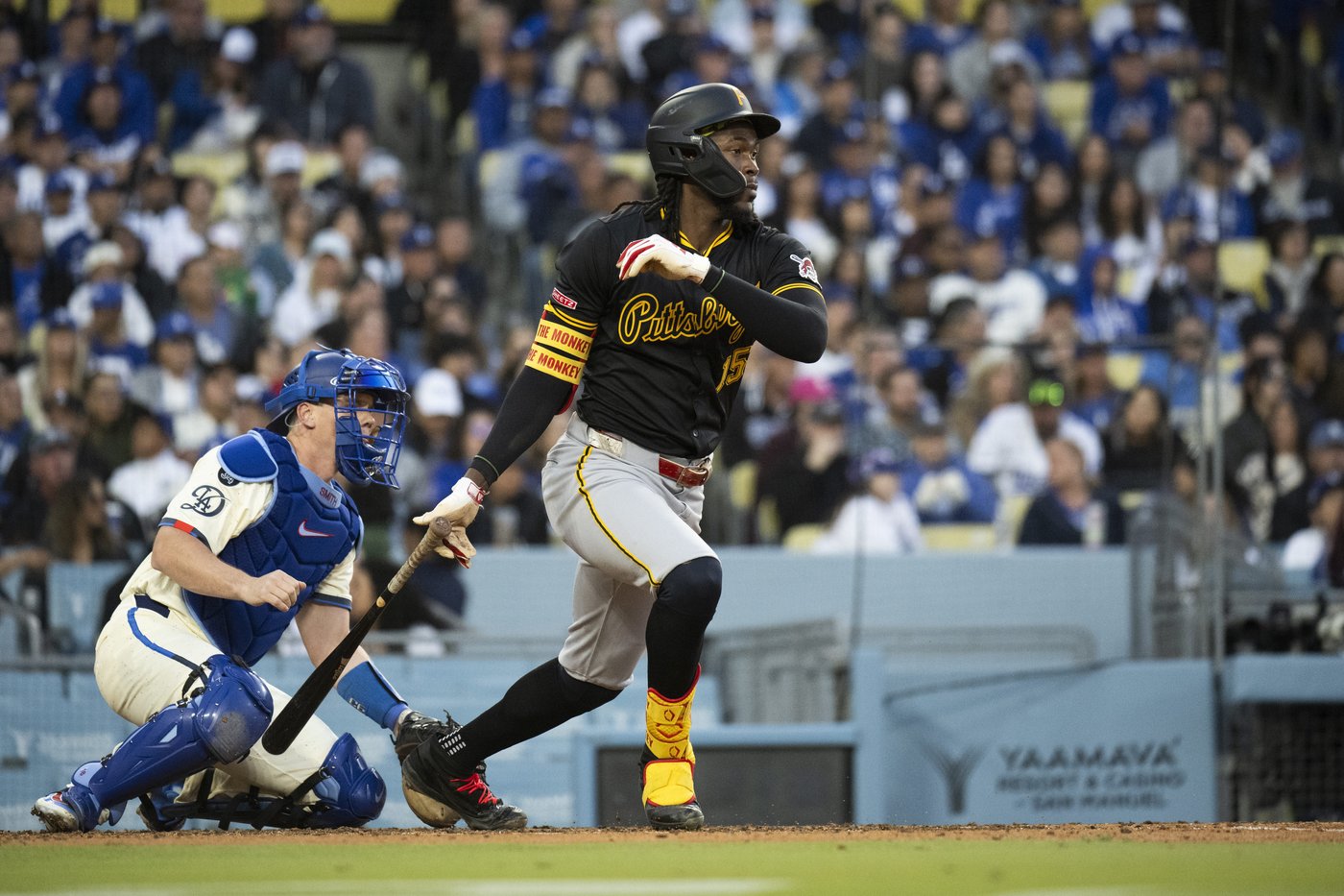 Teoscar Hernández hits tiebreaking homer in 8th inning and Dodgers beat Pirates 8-4 | iNFOnews.ca