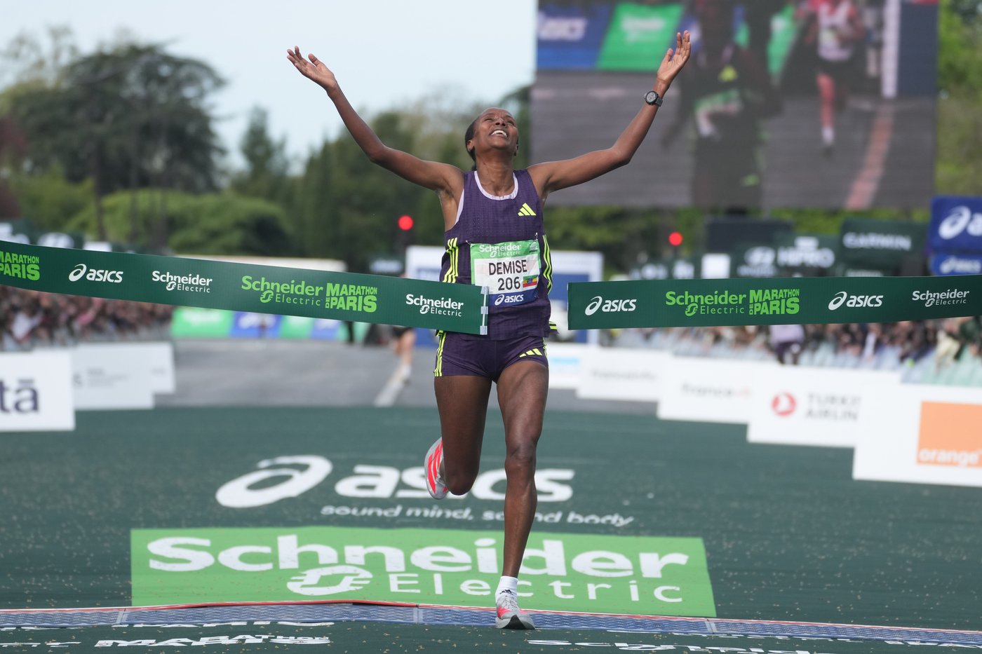 Yemaneberhan Crippa wins Paris Marathon, Ethiopia's Shure Demise smashes record in women’s race | iNFOnews.ca