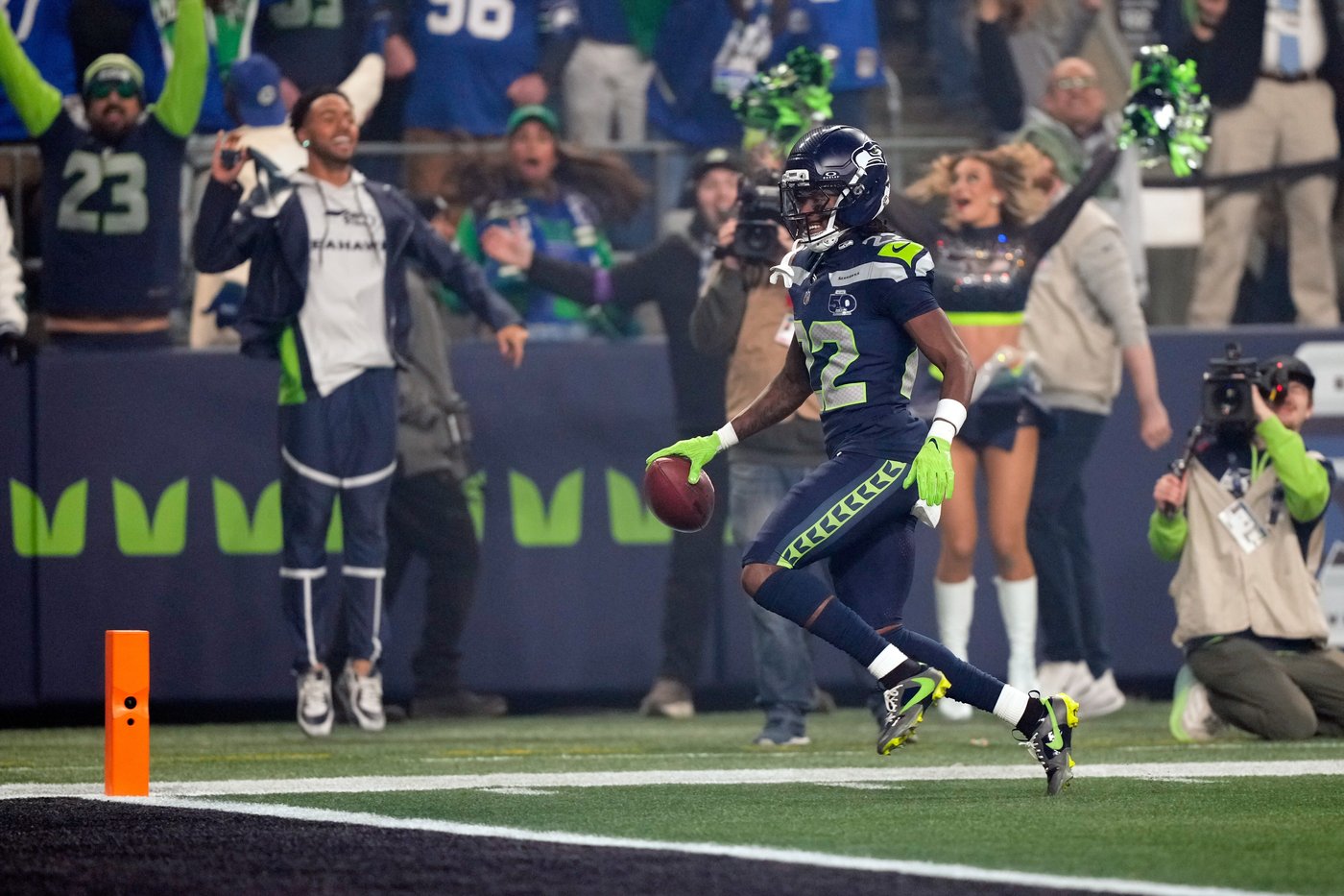 Seahawks dominate 49ers from opening kick, advance to NFC title game with 41-6 win | iNFOnews.ca