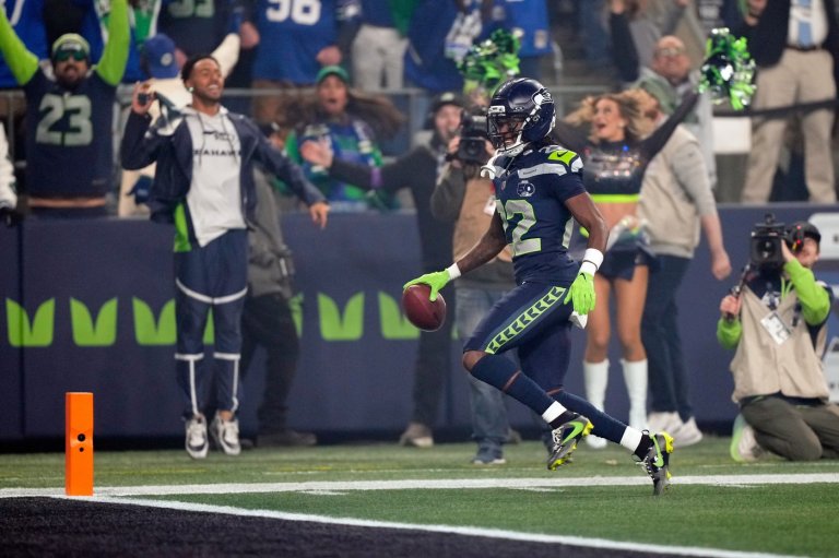 Seahawks dominate 49ers from opening kick, advance to NFC title game with 41-6 win | iNFOnews.ca