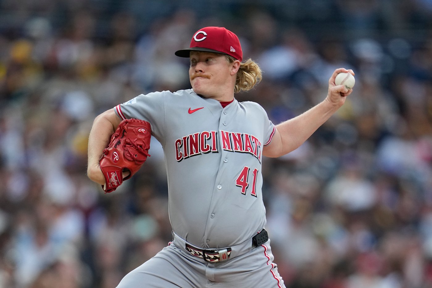 Padres rally for 6-2 win after the Reds botch 3 straight bunts in the 7th inning | iNFOnews.ca