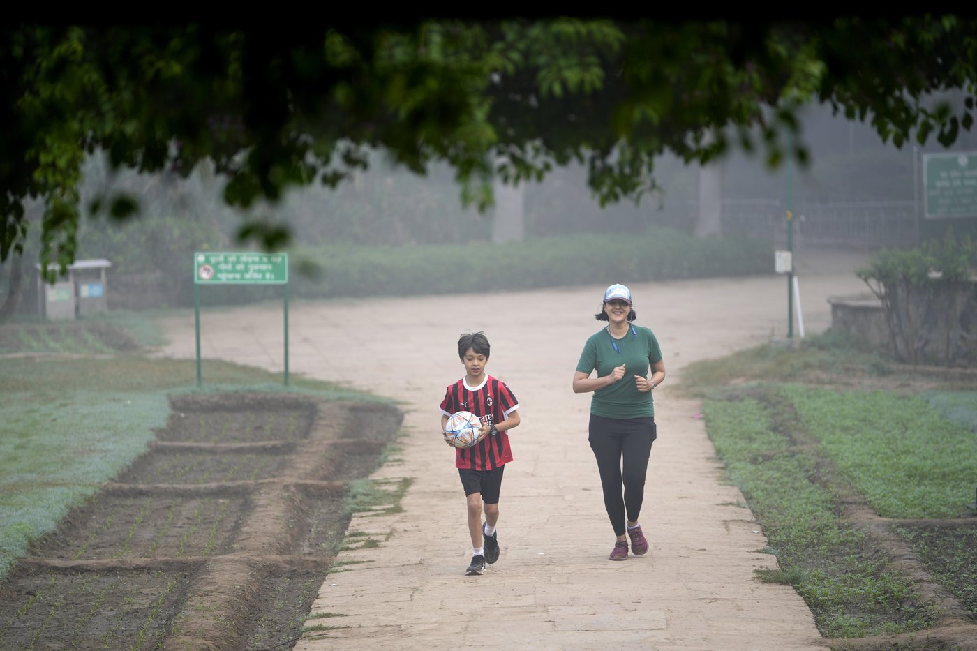 Park regulars in New Delhi's Lodhi Garden say toxic pollution levels won't force them out | iNFOnews.ca