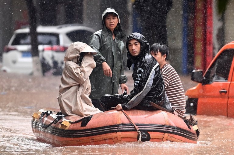 Heavy flooding in southern China forces evacuations and leaves vehicles submerged | iNFOnews.ca