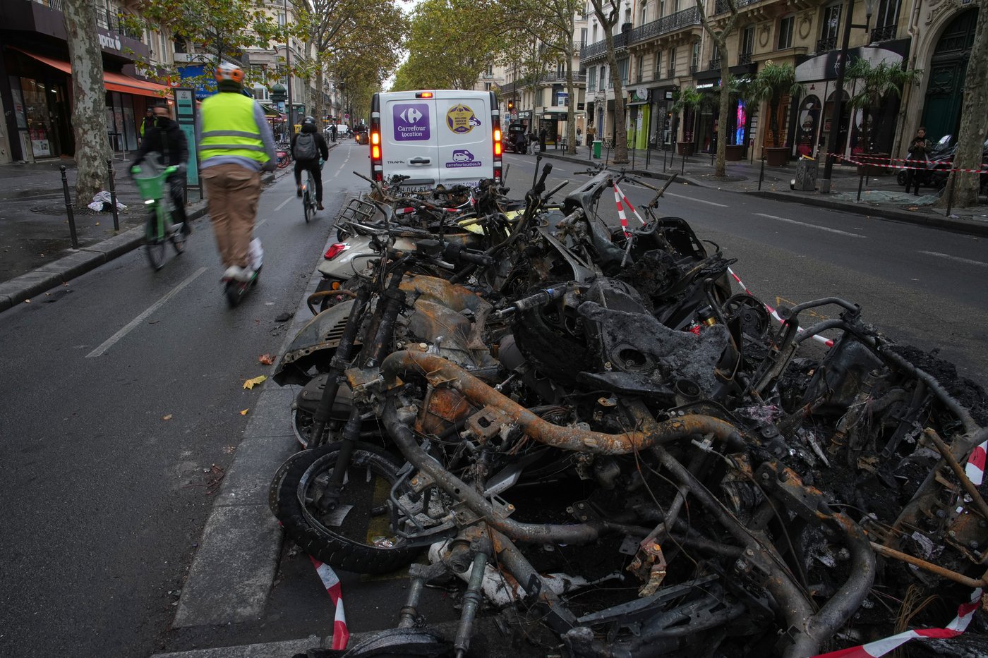 France announces nightly curfews 'for as long as necessary' in Paris and other big cities | iNFOnews.ca France announces nightly curfews 'for as long as necessary' in Paris and other big cities | iNFOnews.ca