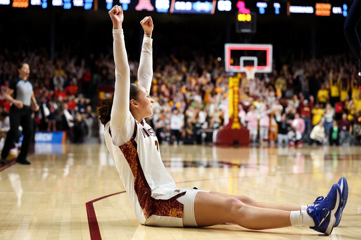 Battle's winner for Minnesota gives women's March Madness a shining moment in closest game yet | iNFOnews.ca