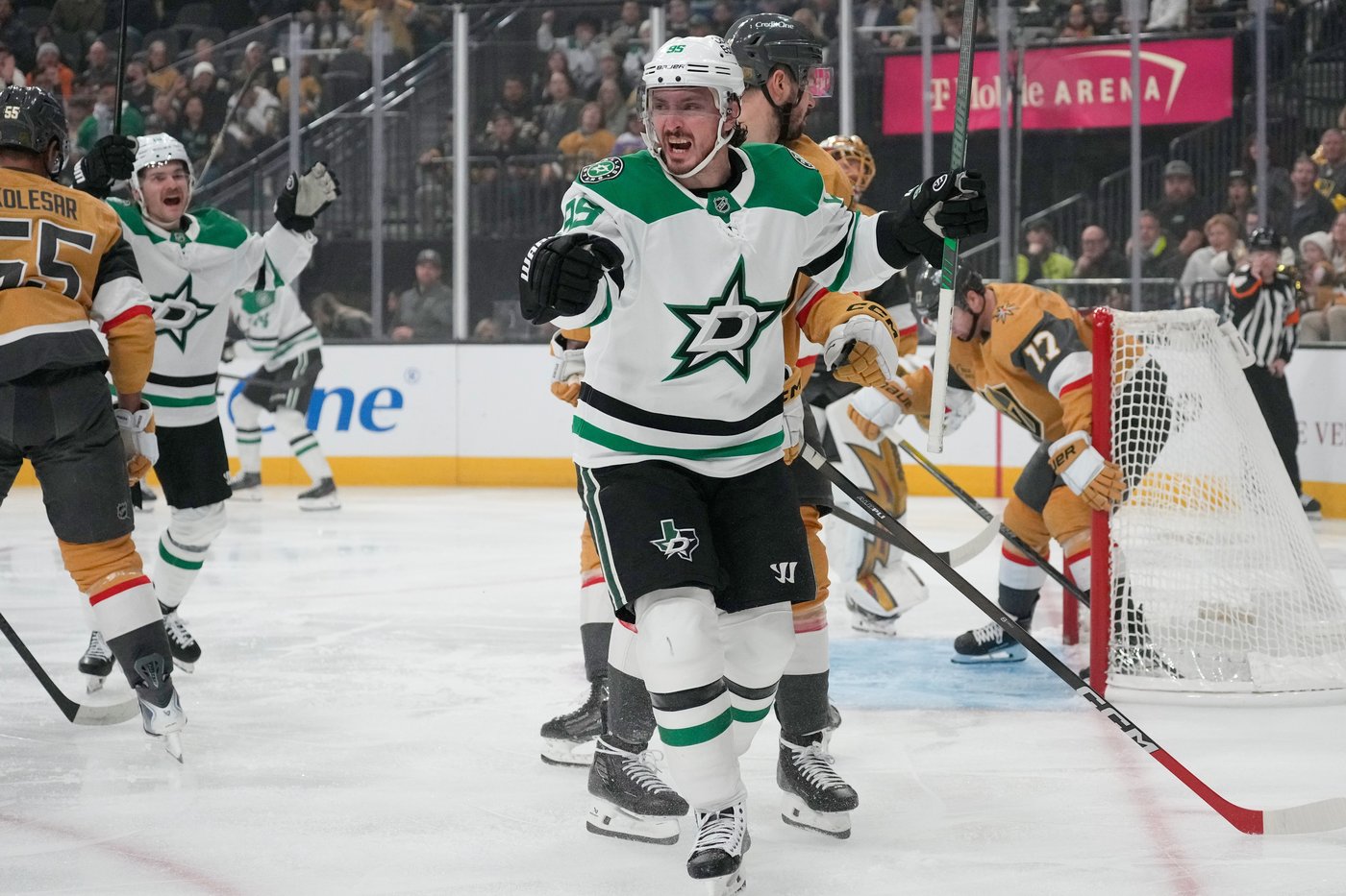 Stars win 5-4 in shootout after blowing 3-goal lead to Golden Knights | iNFOnews.ca Stars win 5-4 in shootout after blowing 3-goal lead to Golden Knights | iNFOnews.ca