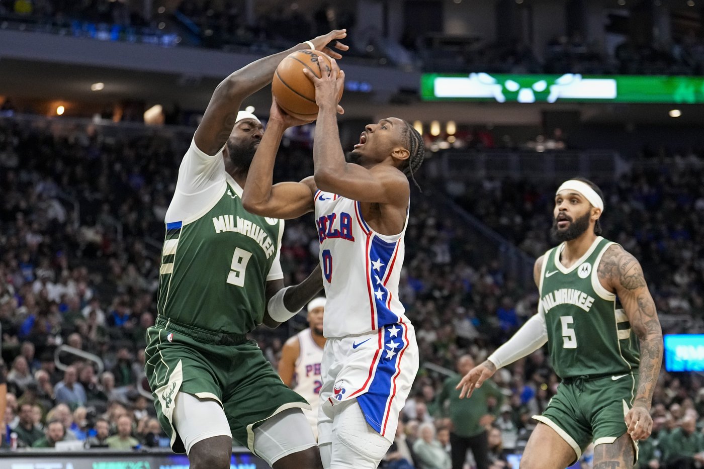 Lillard leads the way as Bucks beat 76ers 135-127 without Antetokounmpo | iNFOnews.ca Lillard leads the way as Bucks beat 76ers 135-127 without Antetokounmpo | iNFOnews.ca