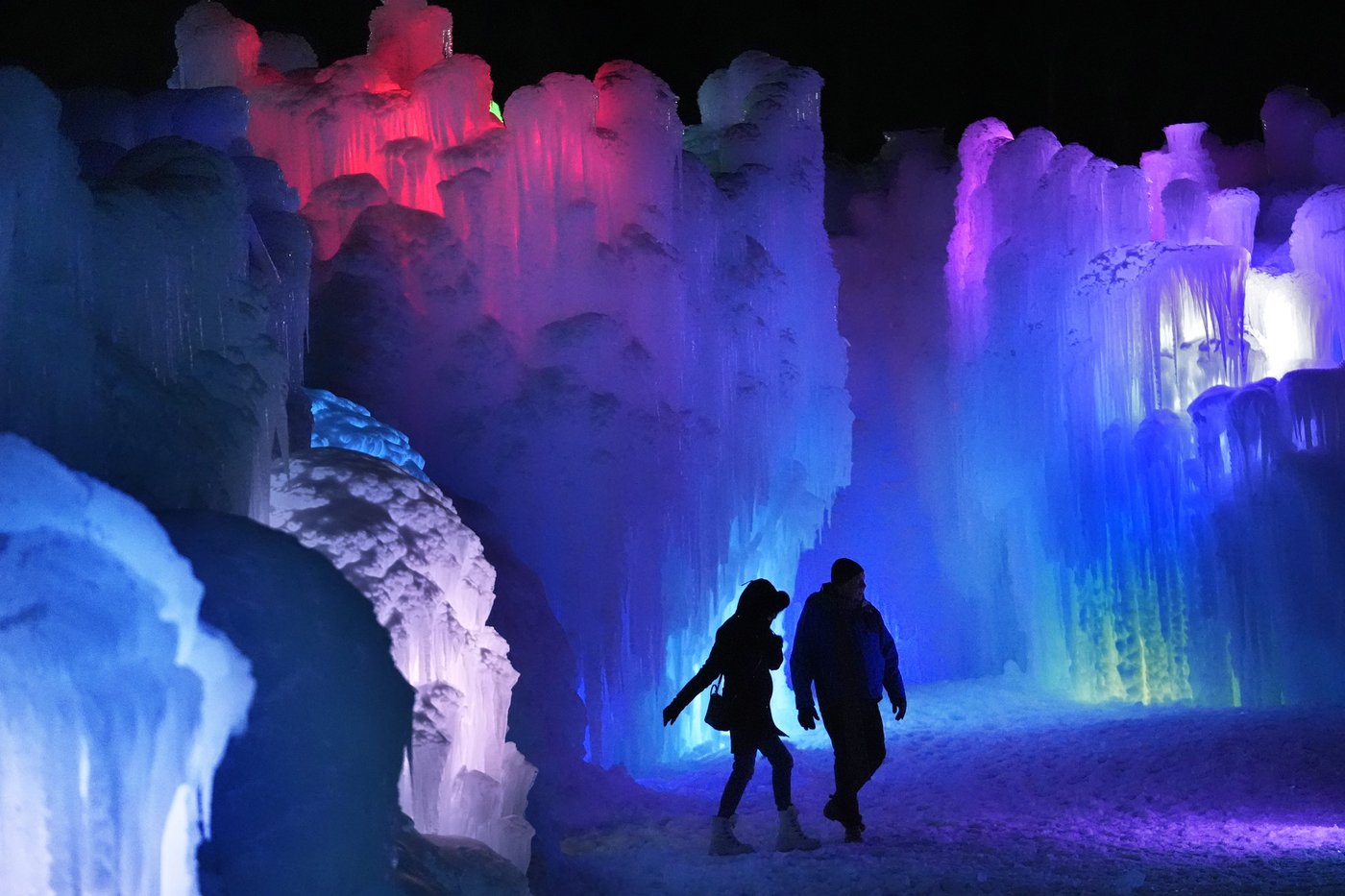 Dazzling Ice Castles draw tourists to New Hampshire, other states | iNFOnews.ca Dazzling Ice Castles draw tourists to New Hampshire, other states | iNFOnews.ca