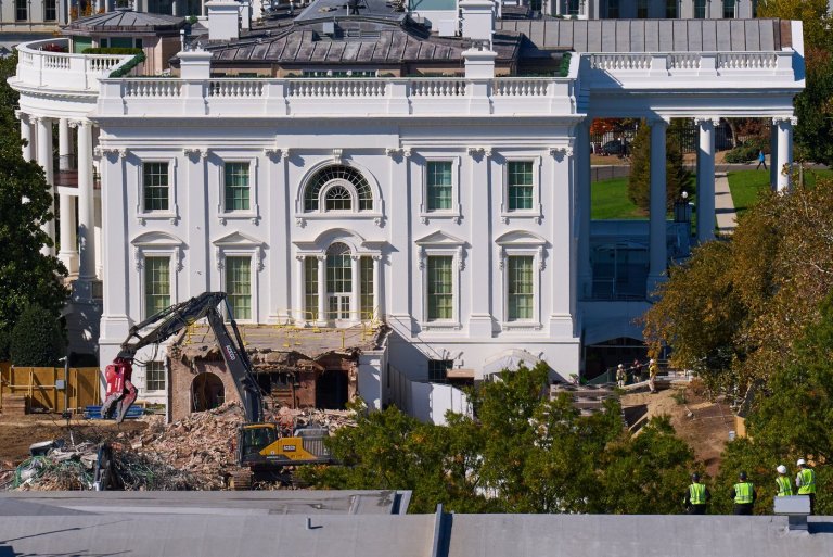 White House East Wing demolished as Trump moves forward with ballroom construction, AP photos show | iNFOnews.ca