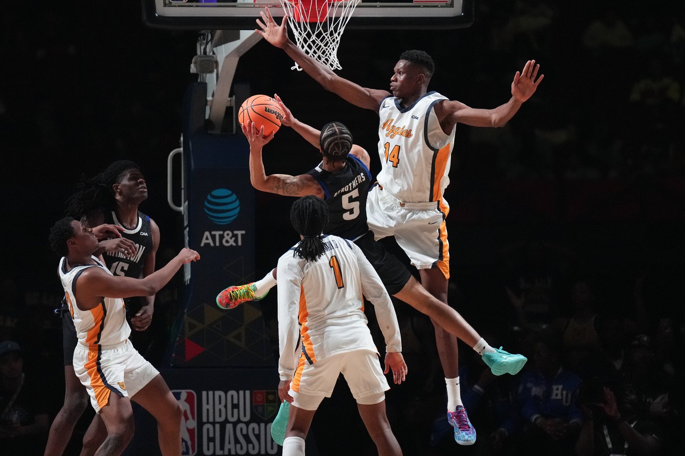 North Carolina A&T beats Hampton 71-70 on Trent Middleton Jr.'s free throw in HBCU Classic | iNFOnews.ca