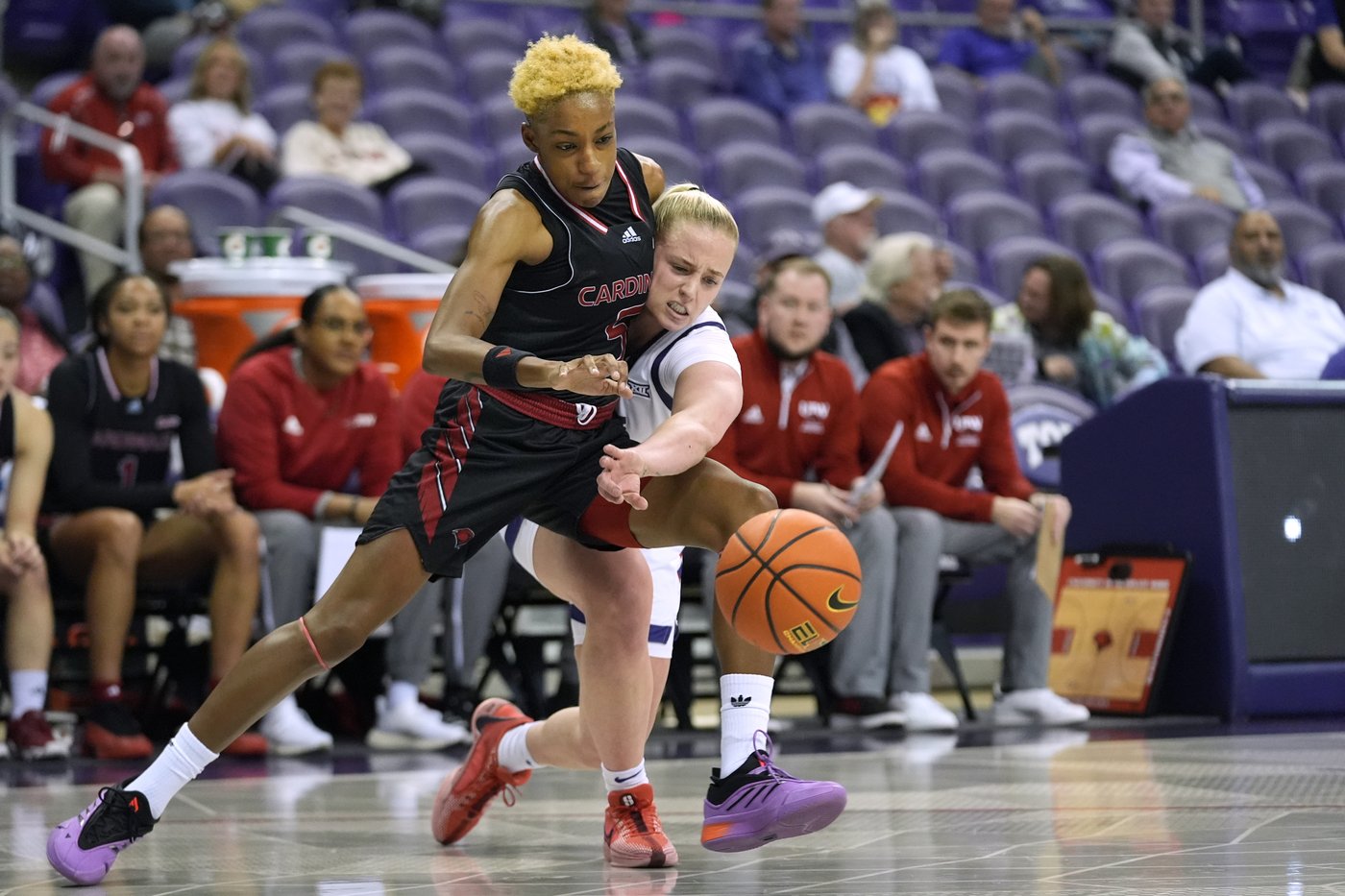 Hailey Van Lith scores 19 points and No. 19 TCU women rout Incarnate Word 81-43 | iNFOnews.ca