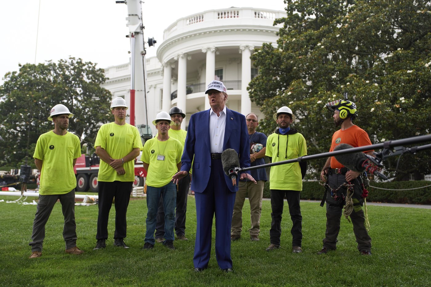 Trump remakes the White House with new flagpoles | iNFOnews.ca Trump remakes the White House with new flagpoles | iNFOnews.ca
