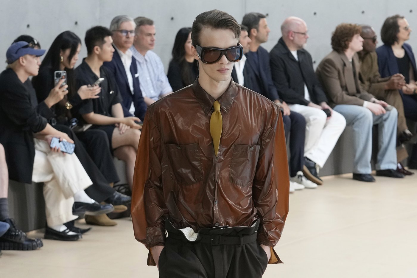 Saint Laurent opens Paris Fashion Week at Pinault’s art palace with a show of force | iNFOnews.ca