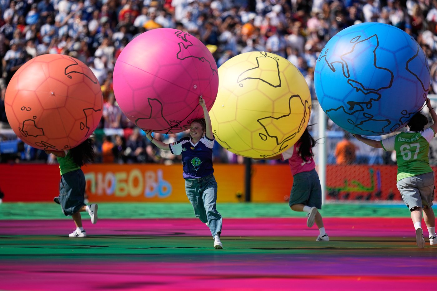 Performers take to the stage at the World Cup final, in photos | iNFOnews.ca