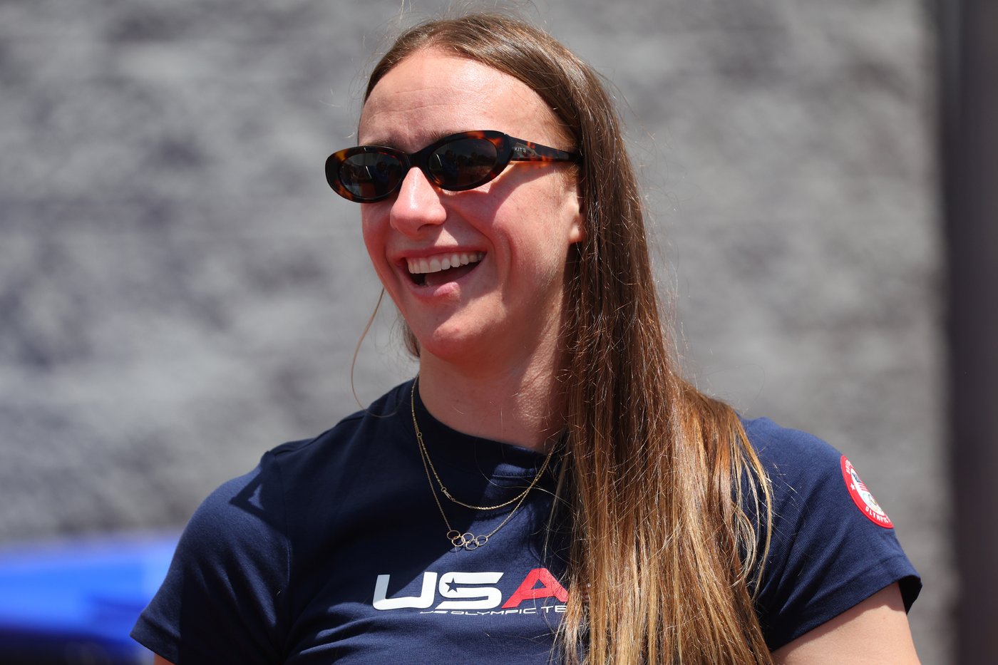 Hayley Scamurra gets a thrill showing off US hockey gold medal with Josh Allen at Bills practice | iNFOnews.ca Hayley Scamurra gets a thrill showing off US hockey gold medal with Josh Allen at Bills practice | iNFOnews.ca