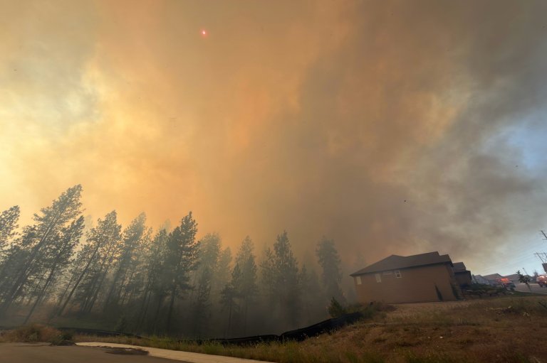 Eastern Washington wildfire forces evacuations and destroys homes | iNFOnews.ca