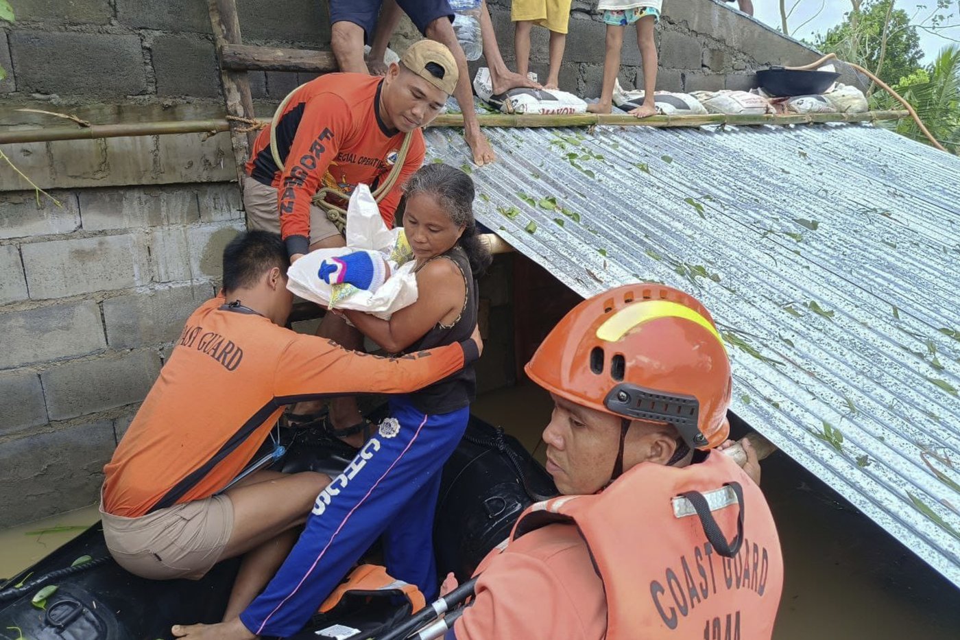 Tropical storm battering Philippines leaves at least 24 people dead in flooding and landslides | iNFOnews.ca