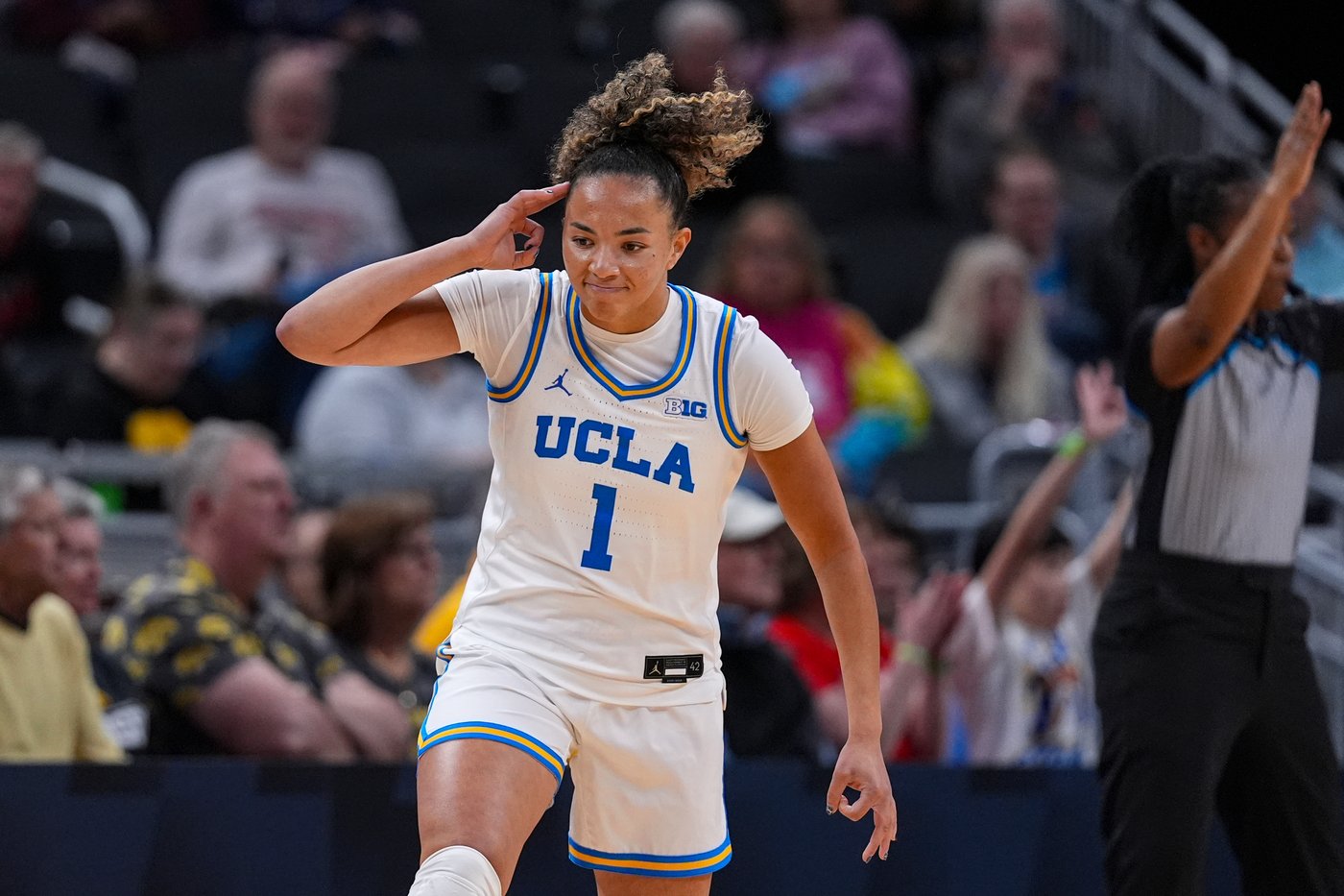 No. 2 UCLA rolls past No. 9 Iowa 96-45 for 2nd straight women's Big Ten Tournament title | iNFOnews.ca
