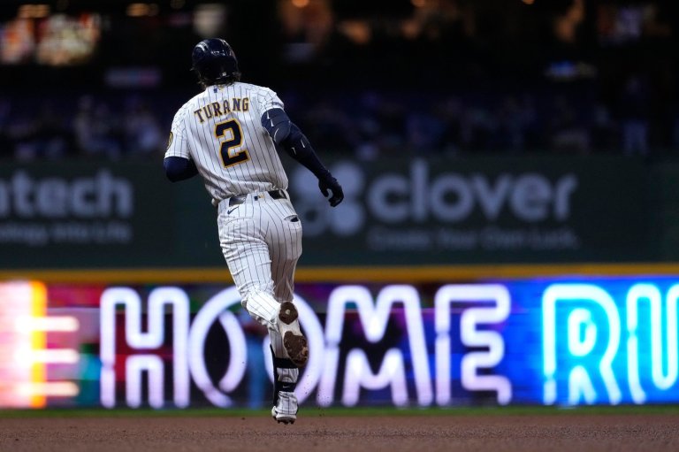 Turang's go-ahead homer lifts Brewers over Cardinals 3-2 for 102nd win | iNFOnews.ca