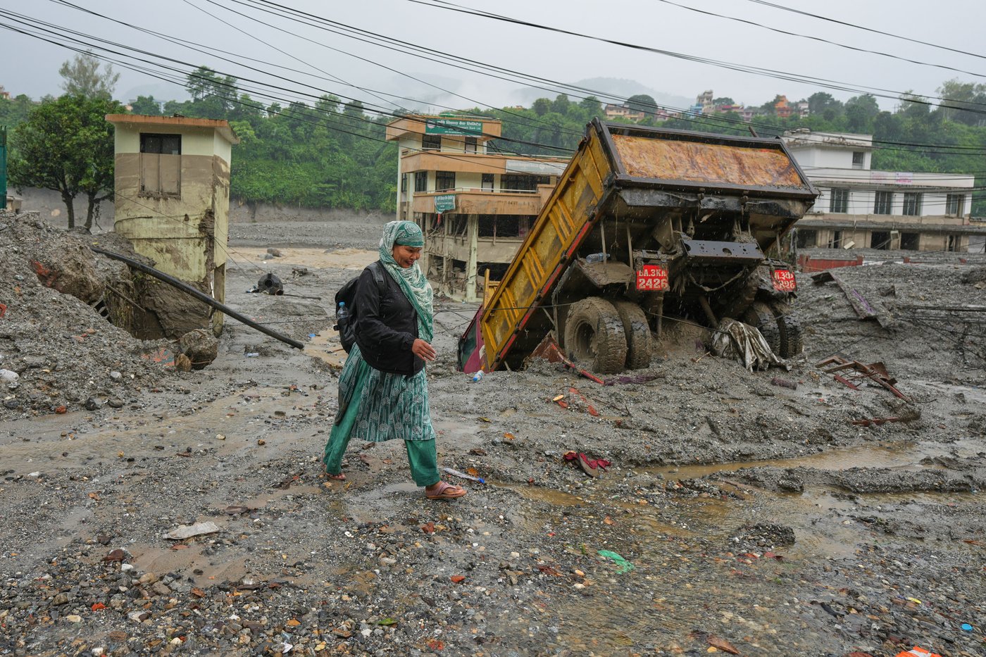 Nepal-China flood survivors reach safe areas as families await news of nearly 3,000 missing | iNFOnews.ca Nepal-China flood survivors reach safe areas as families await news of nearly 3,000 missing | iNFOnews.ca