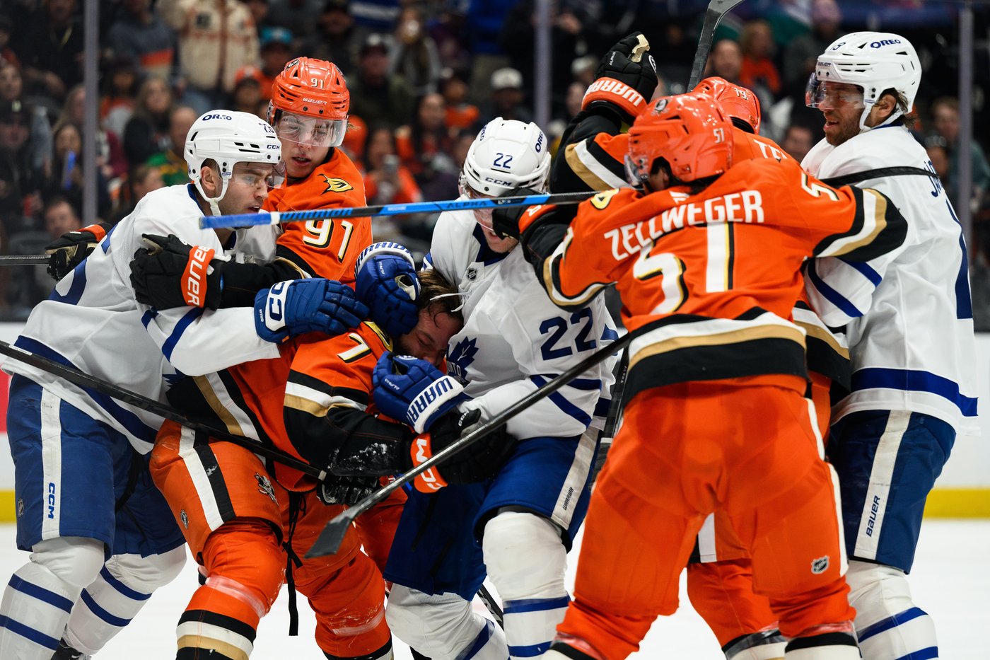 Tavares scores with 5 seconds left in OT to lift Leafs to 5-4 win over Ducks | iNFOnews.ca