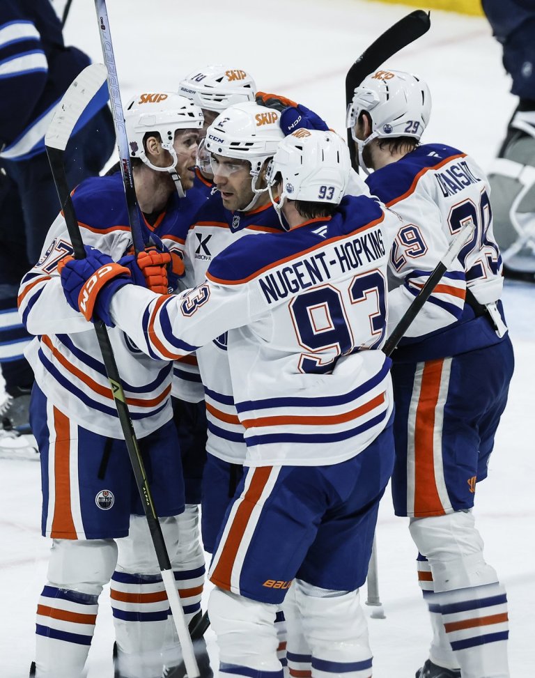 McDavid stretches point streak to 17 as Oilers take advantage of reeling Jets | iNFOnews.ca
