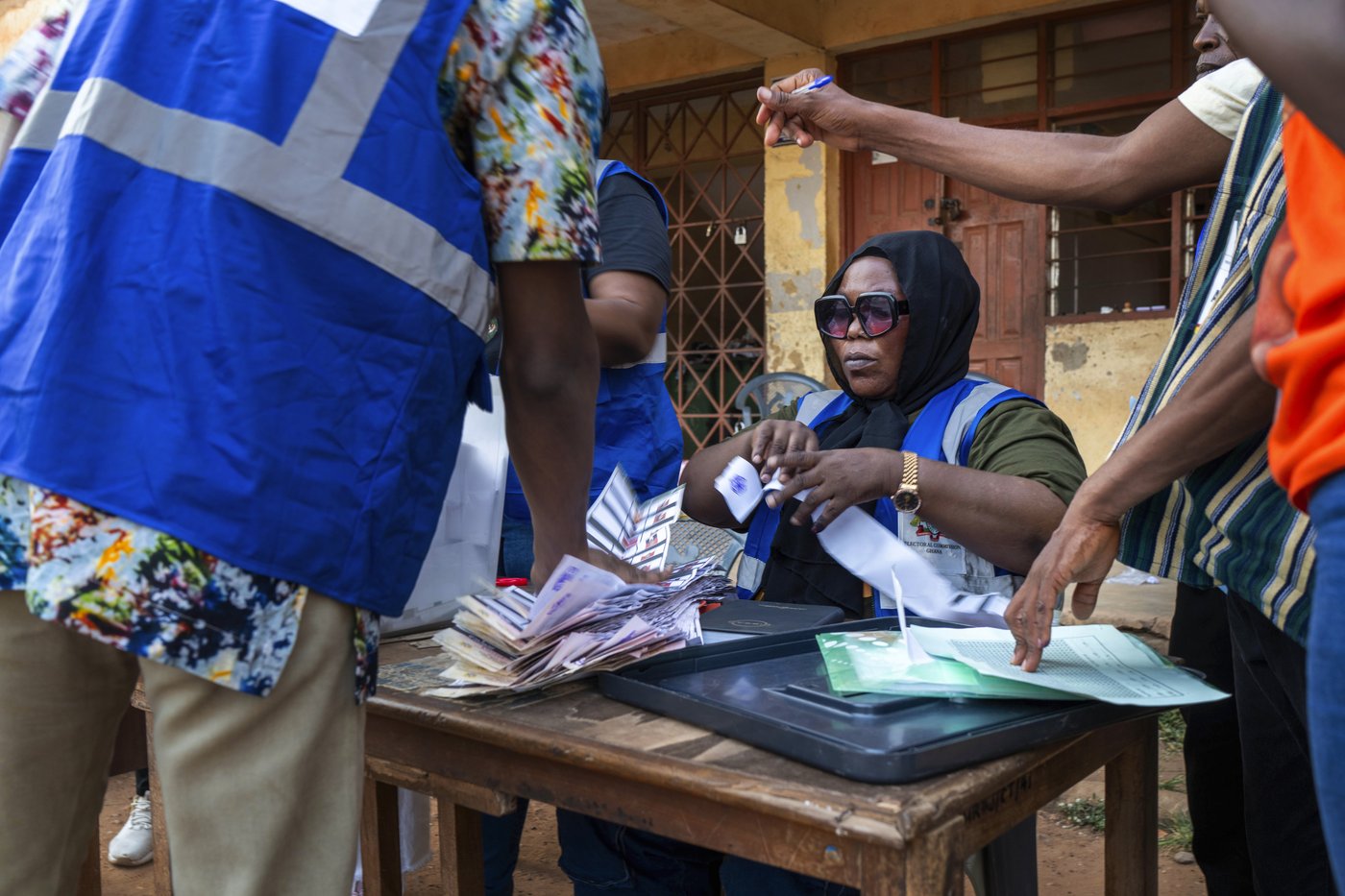 Polls close in Ghana's general election in the shadow of the worst economic crisis in a generation | iNFOnews.ca Polls close in Ghana's general election in the shadow of the worst economic crisis in a generation | iNFOnews.ca