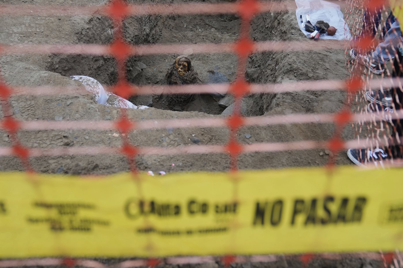 Utility workers uncover 1,000-year-old pre-Inca mummy in Peru's capital | iNFOnews.ca