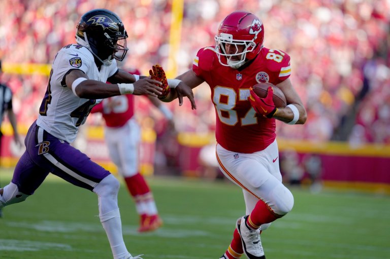 Marlon Humphrey and Patrick Ricard -- but not Lamar Jackson -- back on practice field for Ravens | iNFOnews.ca