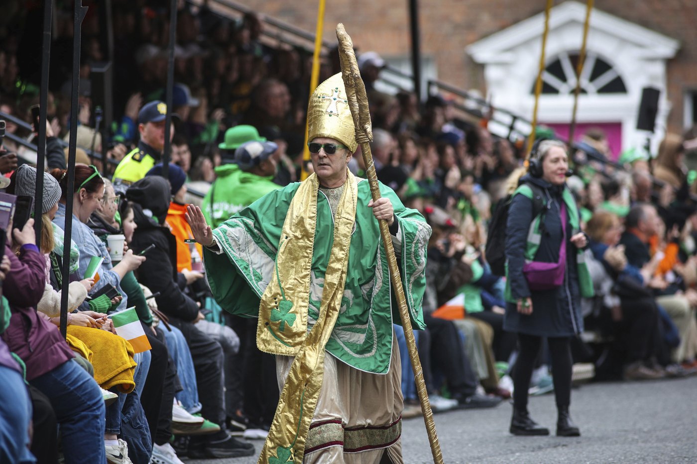 Crowds pack Dublin's streets for national St. Patrick's Day parade | iNFOnews.ca