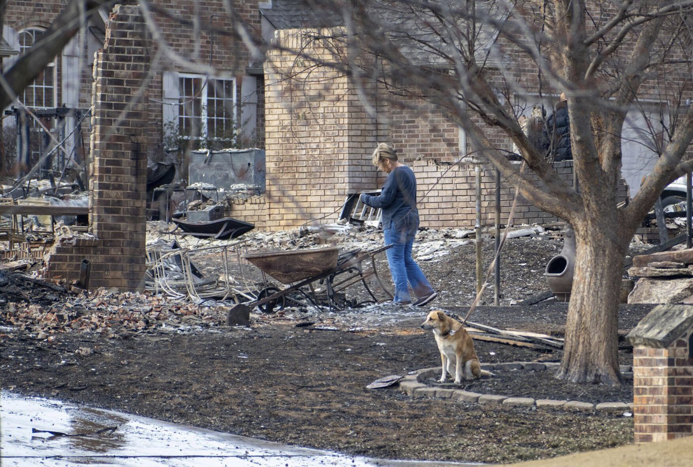 As Oklahoma reels from deadly wildfires, authorities warn of fresh fire threat | iNFOnews.ca