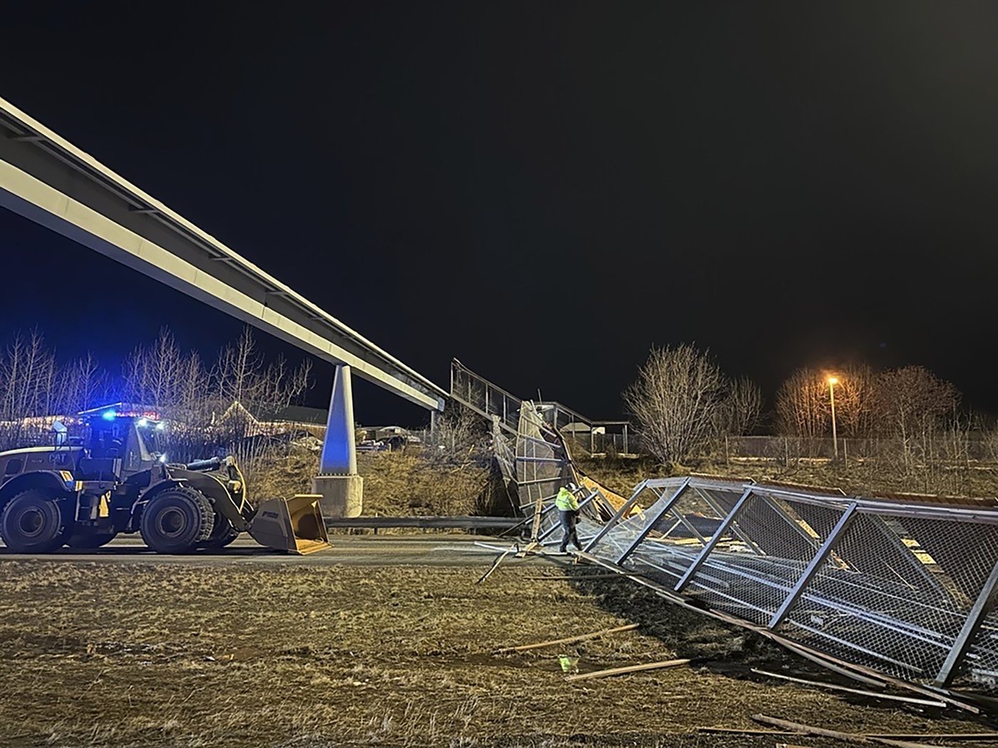 Fencing, roof of Anchorage pedestrian bridge fall in strong wind, closing highway | iNFOnews.ca