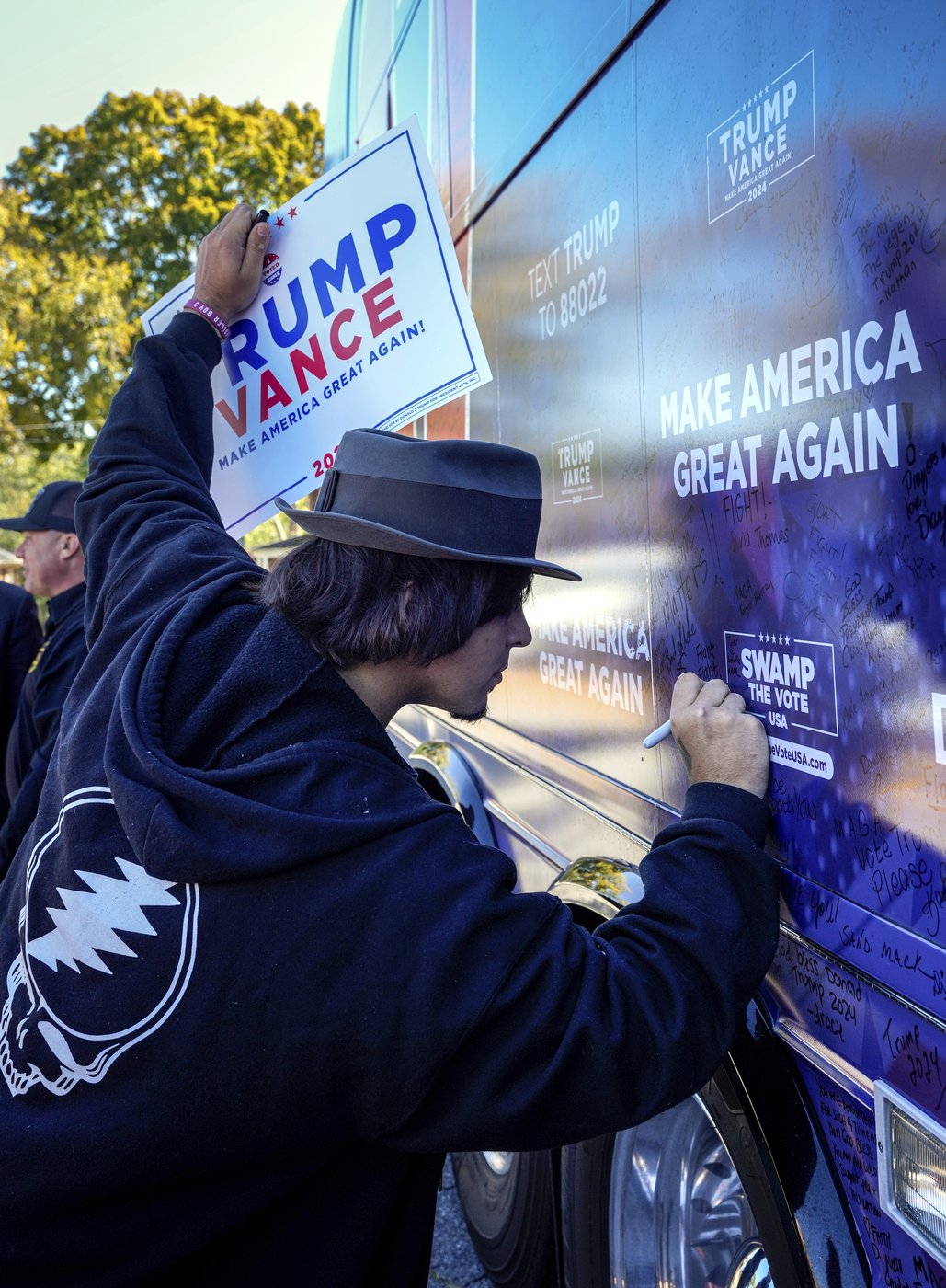 In North Carolina, Trump and Harris navigate a hurricane and a rollercoaster governor's race | iNFOnews.ca In North Carolina, Trump and Harris navigate a hurricane and a rollercoaster governor's race | iNFOnews.ca